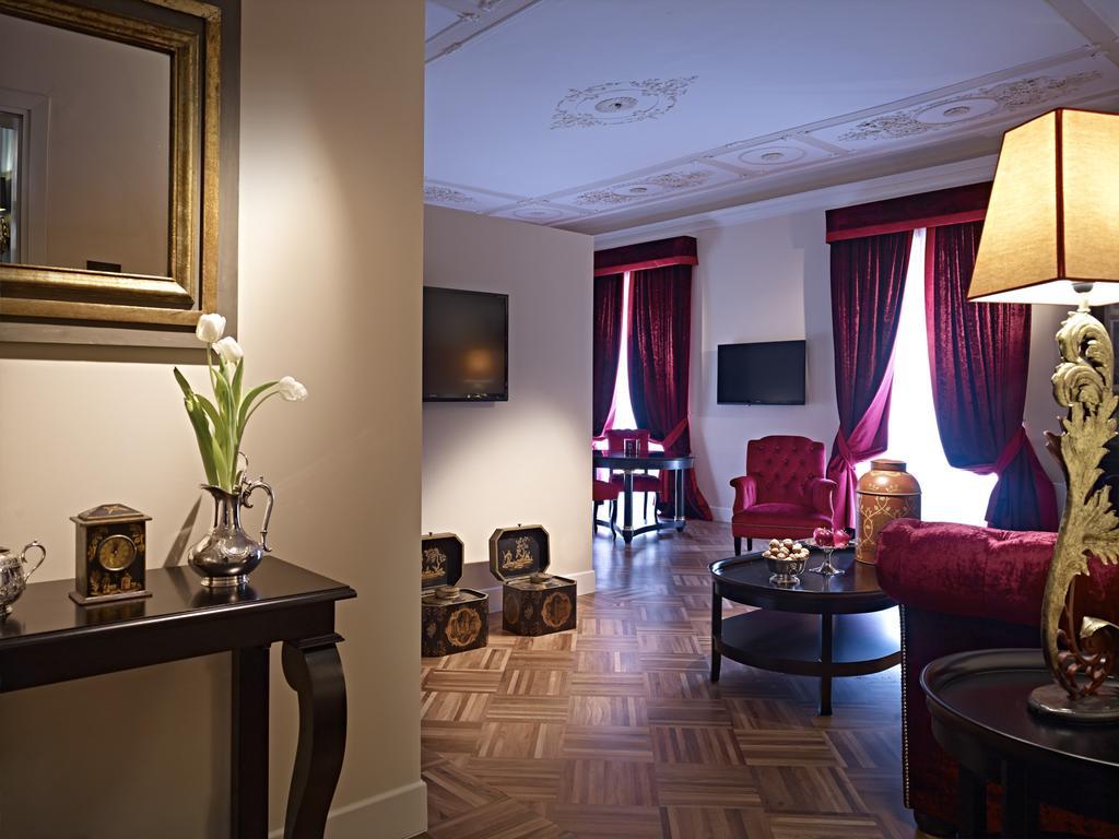 The Gentleman Of Verona Room photo