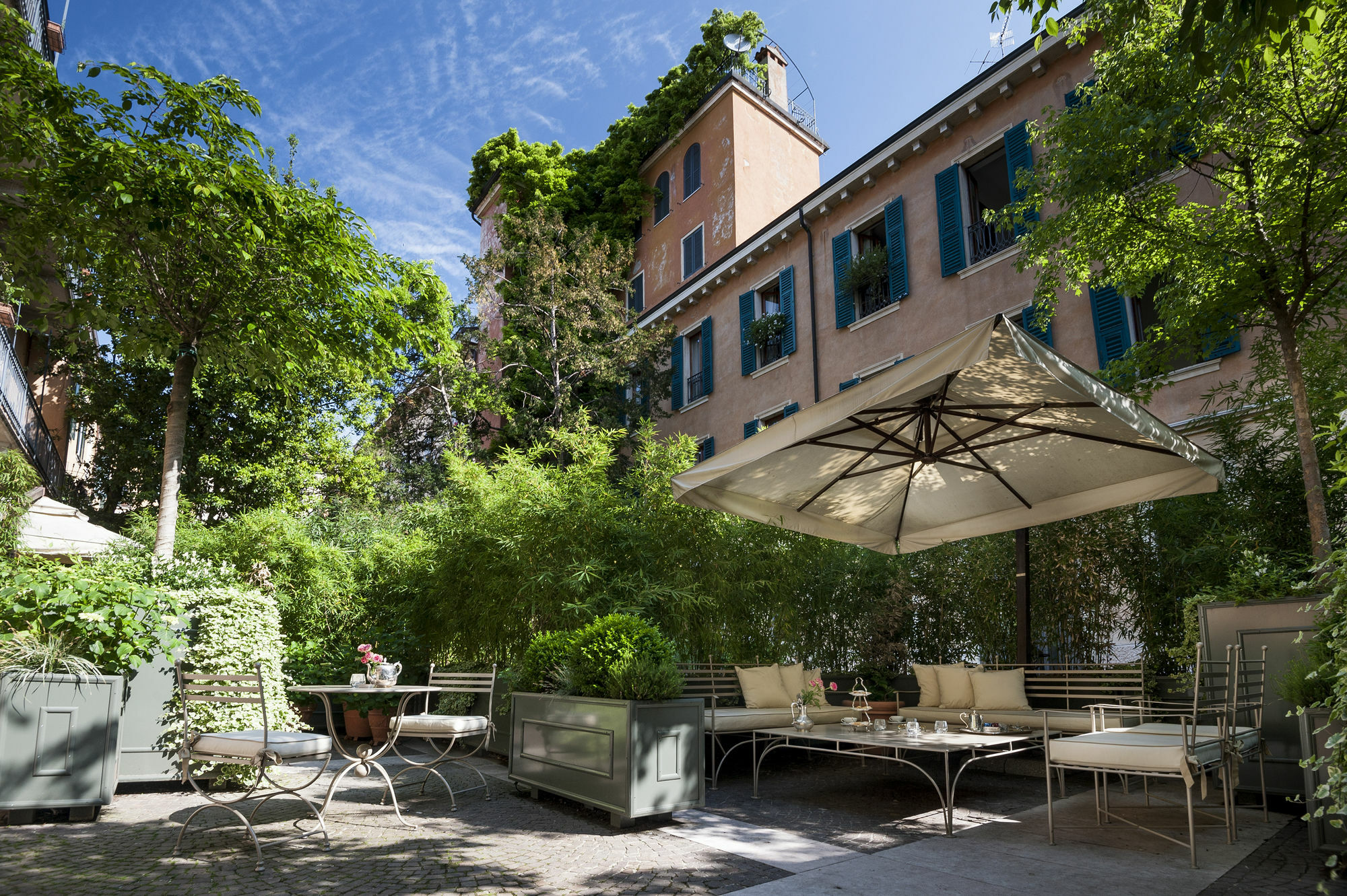 The Gentleman Of Verona Exterior photo